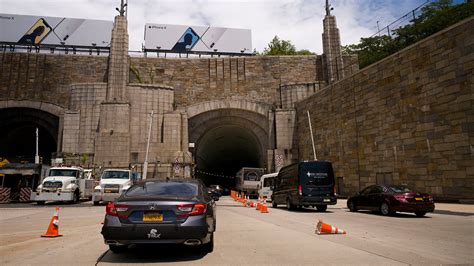 Live traffic lincoln tunnel - The expected recovery time from carpal tunnel surgery depends on whether the dominant or nondominant hand is involved. Recovery times range from one or two days up to four or more ...